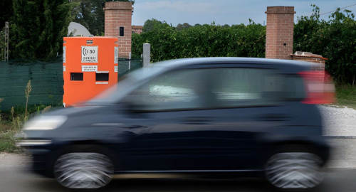 Autovelox, nuova stretta: 144 dispositivi spenti in Lombardia